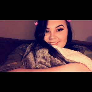 Meet your Posher, Kayla